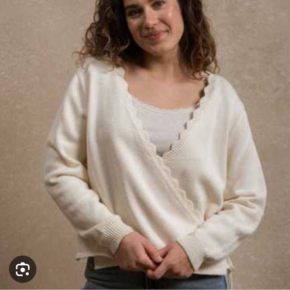 NWT Neuflora Kirkley Sweater - cream